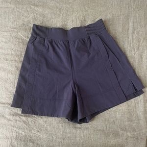 Lululemon Stretch Woven Relaxed-Fit High-Rise Short 4"